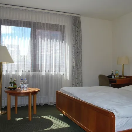 Rheingauer Tor 3* 美因河畔的霍赫海姆