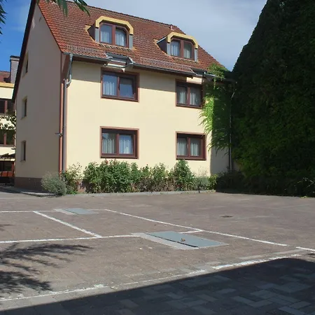 Rheingauer Tor 3* 美因河畔的霍赫海姆