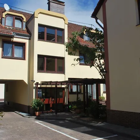 招待所 Rheingauer Tor 3*